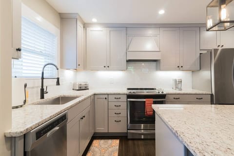 Custom Kitchen: Granite and Top Of Line Appliances
