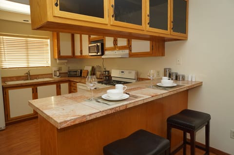 Breakfast/Wine Bar – served right up at the kitchen!