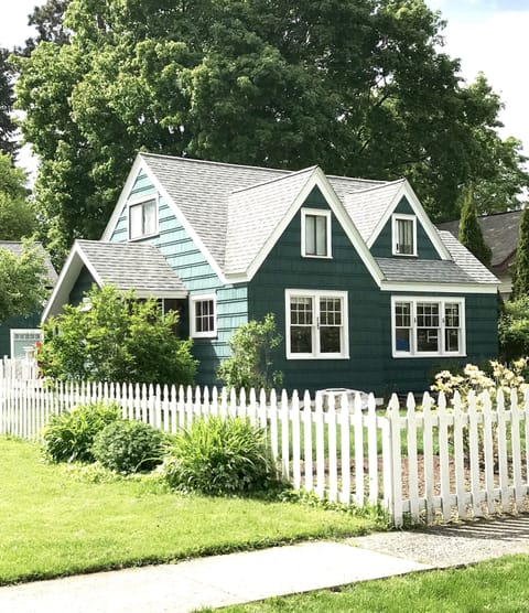 Welcome to the heart of beautiful Coeur d’Alene! 