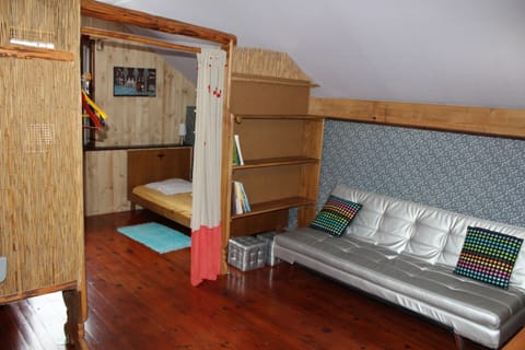 2 bedrooms, travel crib, free WiFi