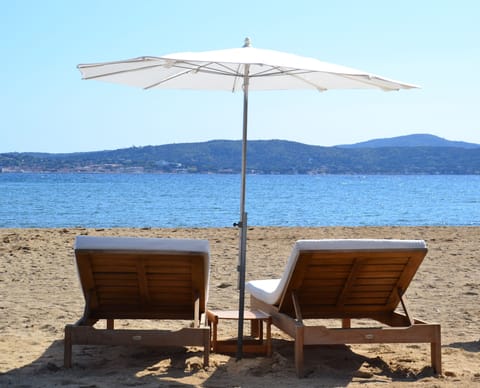 Beach nearby, sun loungers