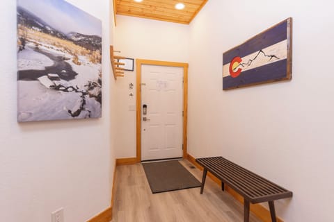 Entyway with plenty of space for boots and coats.