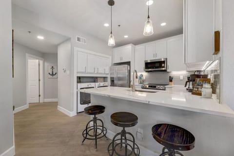 Cook with ease in this luxury Lake Travis condo—sleek cooktop, bright counters, and everything you need for effortless meals.