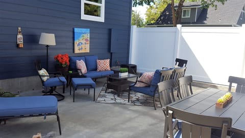 Fully fenced backyard with fantastic outdoor living and dining!