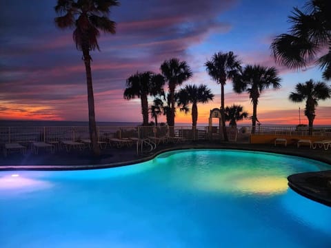 Outdoor pool, a heated pool