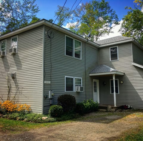 Front side of the home and driveway. Comfortably park 3 vehicles, 4 maximum. 