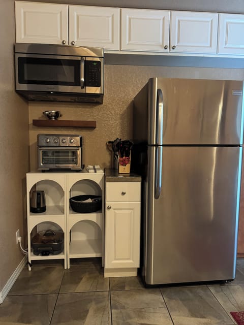 Fridge, microwave, dishwasher, coffee/tea maker