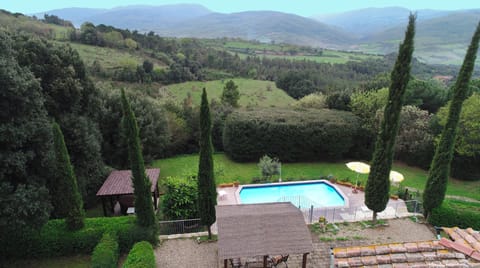 High level of privacy, Front view from the villa: the Tuscan hills