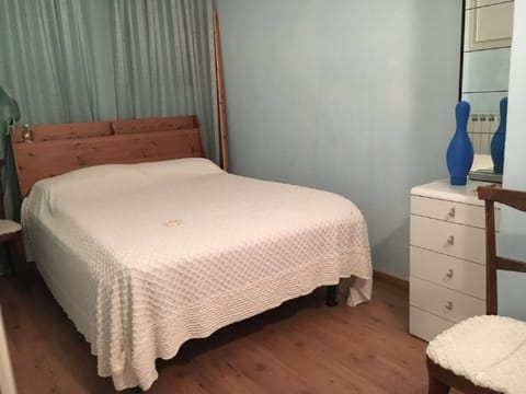 1 bedroom, iron/ironing board, bed sheets