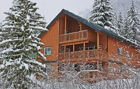 Lagest cabin in Snoqualmie Pass