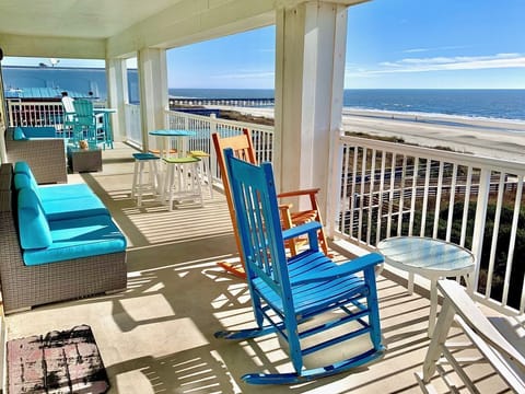 1116 Ocean Blvd. welcomes guests with beautiful oceanfront views