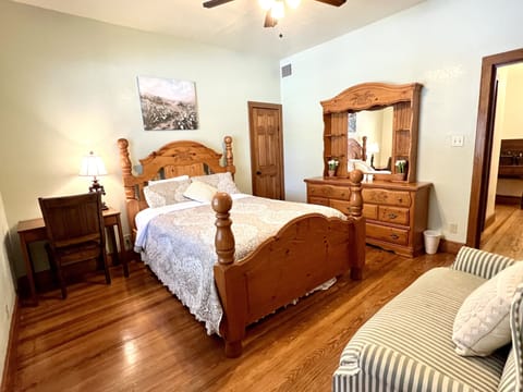 6 bedrooms, iron/ironing board, travel crib, free WiFi