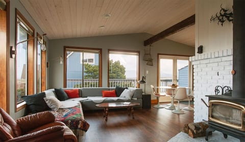 Living area | Fireplace, books, stereo