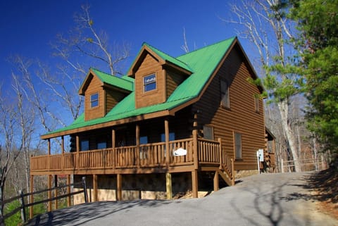 The cabin is much larger than it appears on this picture.