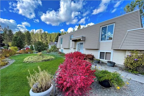 Beautiful safe neighborhood 5 bedroom home in North Spokane.