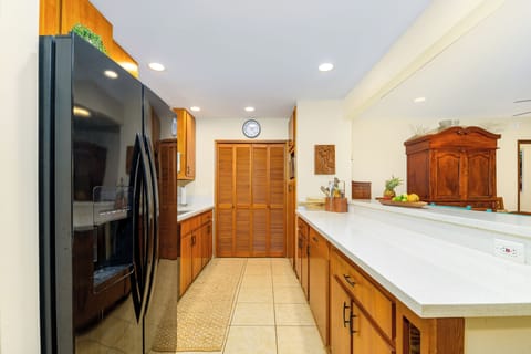 Refrigerator, DW, filtered H2O, pantry, Induction cooktops, air fryer, toaster