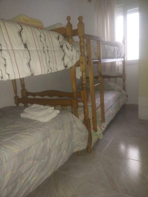 3 bedrooms, free WiFi, bed sheets, wheelchair access