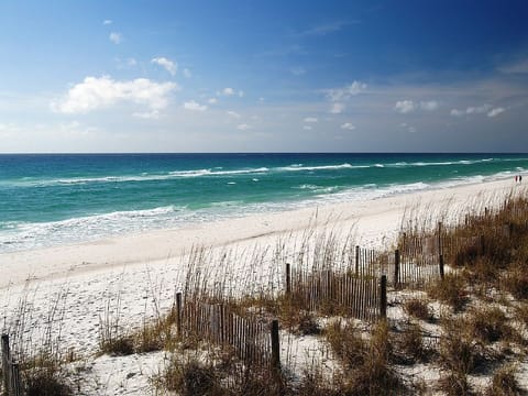 Beach nearby, sun loungers, beach towels