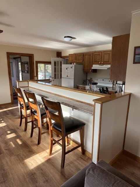 (9) large kitchen area with bar seating