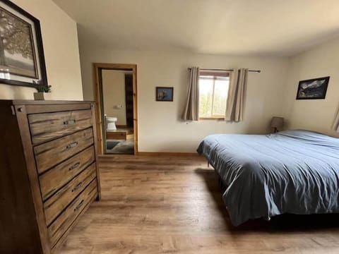 (3)spacious master bedroom with private bathroom
