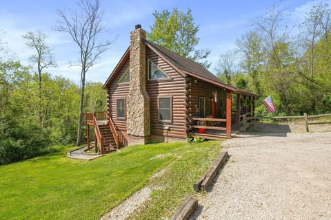 Liberty Ridge Cabin ideally located between Logan and Old Man's Cave