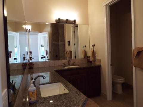 Master Bathroom, Double Sink, Private Toilet, Hand towels, Bath towels provided!