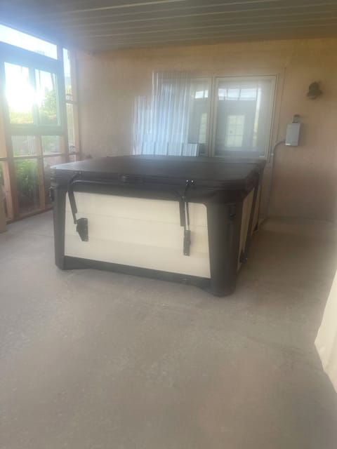 New 4-person hot tub! - salt-water, silver ionizer. Solar lanterns for ambience