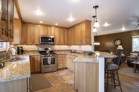 Kitchen with breakfast bar