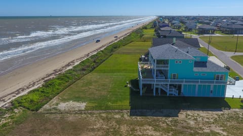 Aerial photo of Lime In The Coconut.
