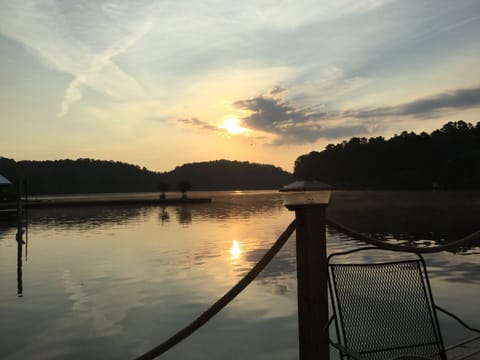 Enjoy afternoon on Lake Hamilton at "The Lodge" in Rent Hot Springs
