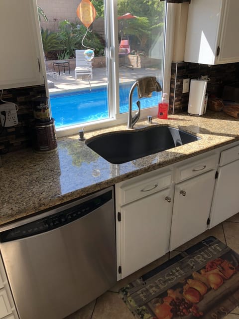 New granite countertops with glass backsplash large composite sink Ninja blender