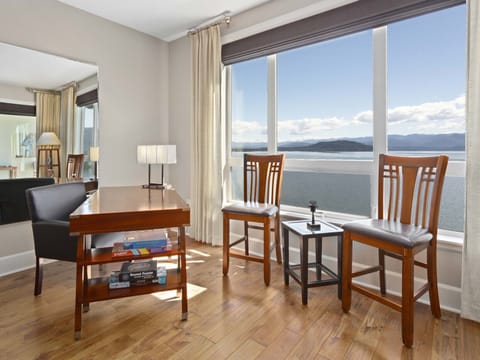 Condo 7408 - Desk with Lake View