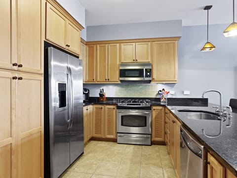 Condo 7205 - Fully Furnished Kitchen