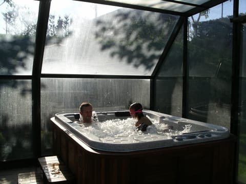 Indoor spa tub