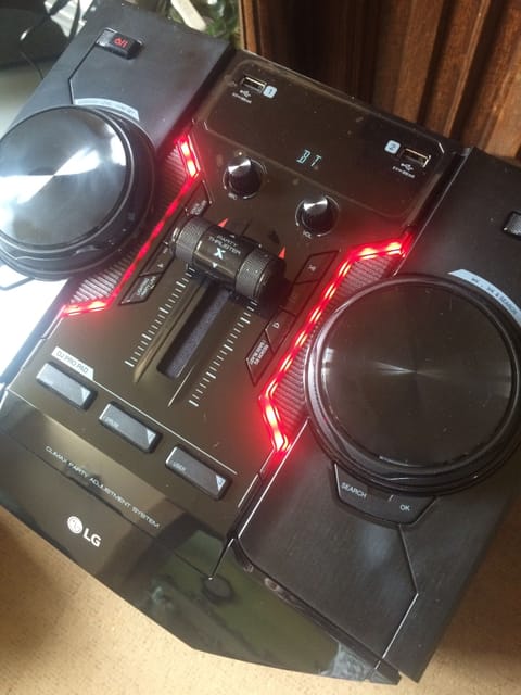 LG music tower, usb, mp3, cd, Bluetooth, cd