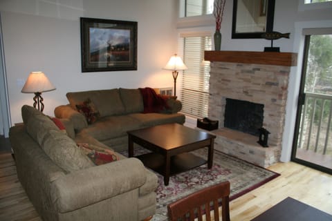 Living area | Smart TV, fireplace, DVD player