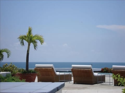 Caribbean view from your own private swimming pool - terrace !