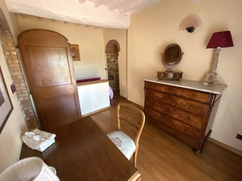 Single bedroom (no. 2), connected to bedroom no. 3