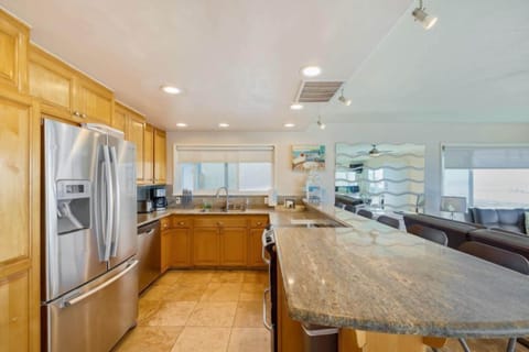 Kitchen with large counter top & stools