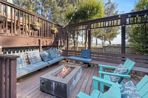 View of the ocean can be seen from the lower deck