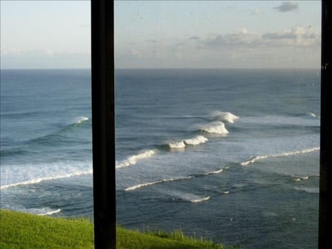 Waves from the alcove window