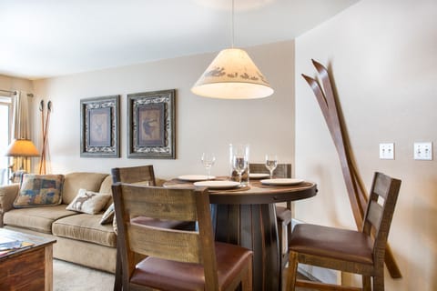 Gorgeous mountain luxe decor.