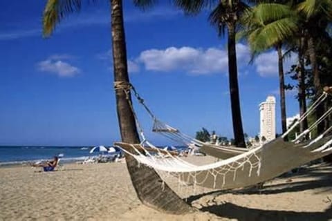 Beach nearby, sun loungers, beach towels