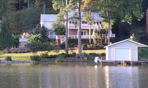 Guntersville Lake , Vacation Rental, Greenwood Lake House,
Lake Guntersville 