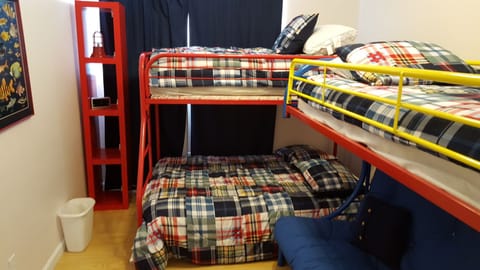 3 bedrooms, iron/ironing board, WiFi, bed sheets