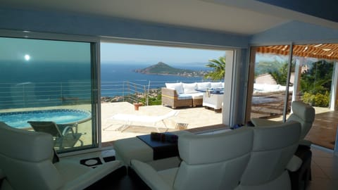 Panoramic view from the Stressless living room,