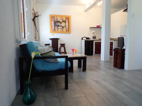 Full sized kitchen with all you need