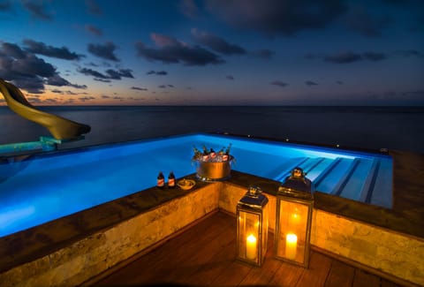 Outdoor pool, an infinity pool