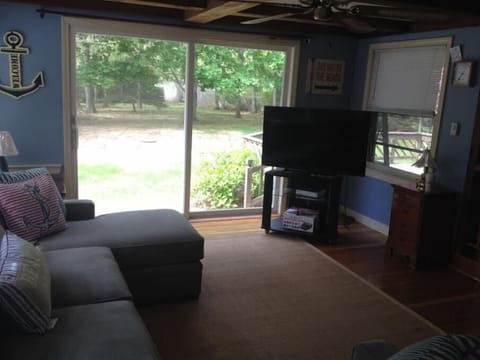 Flat-screen TV, fireplace, DVD player