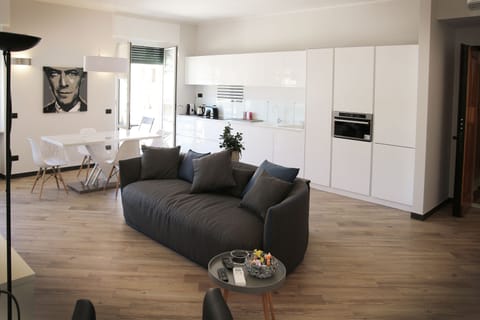 Living area | Smart TV, DVD player, books